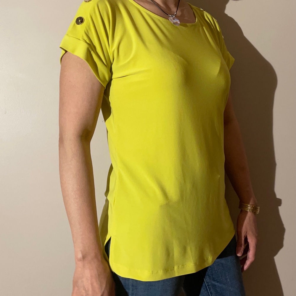 (328-1) Nina Leonard women green top short sleeve size XS
